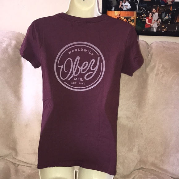 Obey Medium maroon and white short sleeved shirt 💕 - Picture 4 of 6